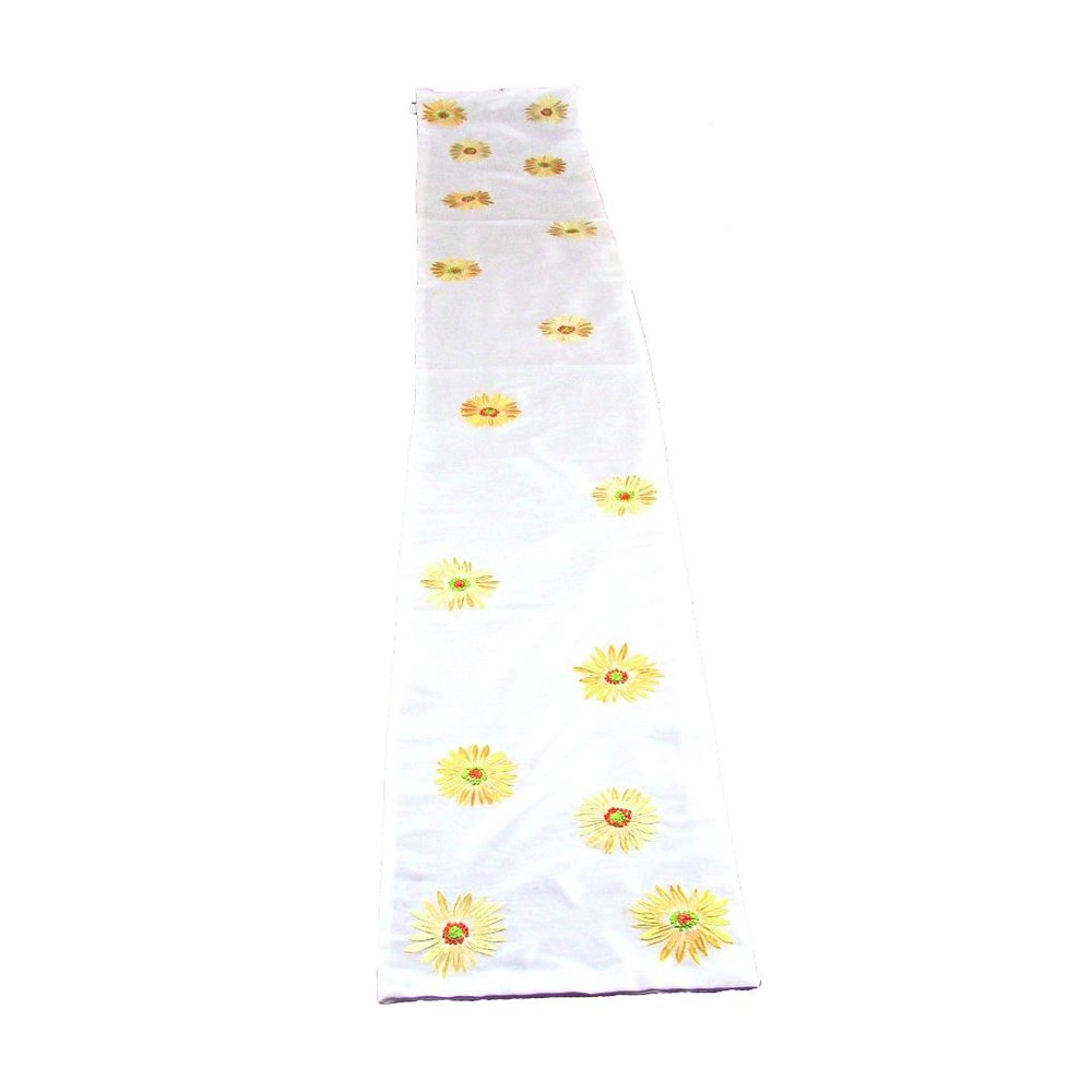 NWT Melrose Embroidered Daisy Table Runner 13x70 inches